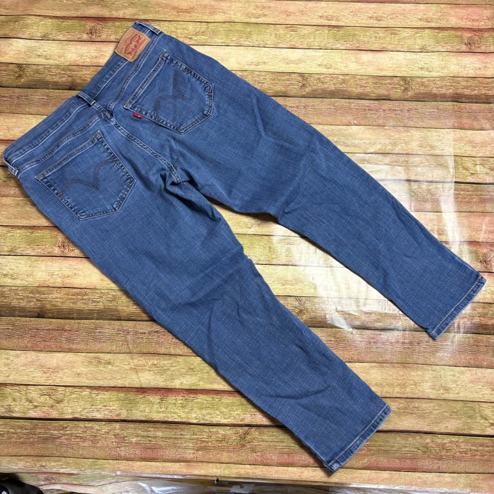 Levi's Boyfriend Jeans Women's 31 Medium Wash Blue Tapered Slouchy Normcore